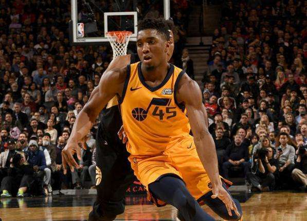 德甲联赛：弗赖堡4比0轻取沙尔克